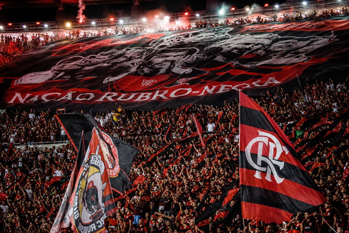 A origem, história e produção dos cânticos, bandeiras e tifos da Nação Rubro-Negra